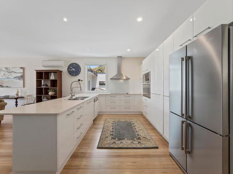 Beachfront By The CC Family Friendly Plunge Pool Steps To The Beach - Accommodation in Bendigo 5