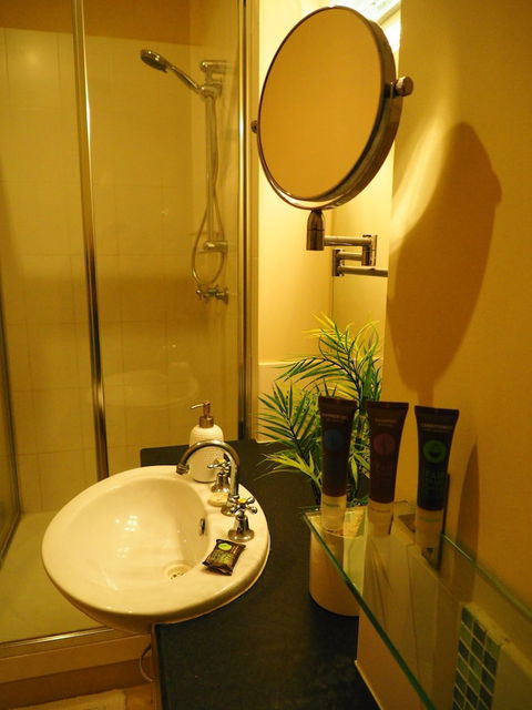 Master Suite With Private Entrance - Accommodation in Bendigo 3