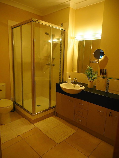 Master Suite With Private Entrance - Accommodation in Bendigo 5