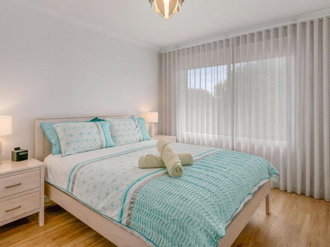 Wild Waves - Accommodation in Bendigo 1