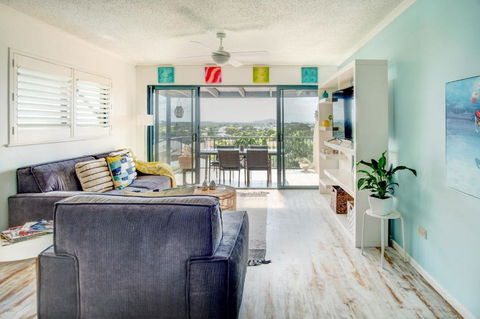 Coolum Beach 3 Level Townhouse Private Rooftop Terrace Spa Overlooking Mount Coolum - Accommodation in Bendigo 2