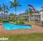 Amazing waterfront location pool beach water views tropical gardens - Accommodation in Bendigo