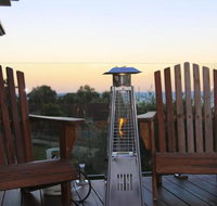 WHALE WATCH FOR FOUR Gerringong 4pm check out Sundays - Accommodation in Bendigo