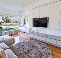 Serene Marinafront 3BR Retreat - Accommodation in Bendigo