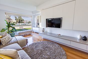 Serene Marinafront 3BR Retreat - Accommodation in Bendigo 0