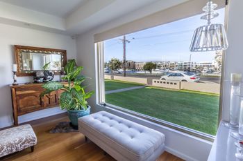 Serene Marinafront 3BR Retreat - Accommodation in Bendigo 2
