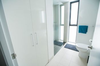 Spacious Apartment Close To Melbourne CBD - Accommodation in Bendigo 5