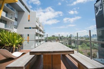 Spacious Apartment Close To Melbourne CBD - Accommodation in Bendigo 4