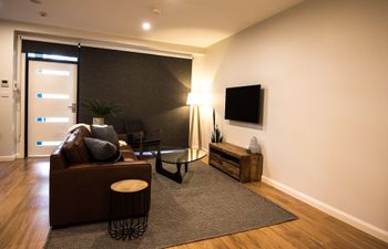 Wickham Newcastle Modern 1 Bed Apartment - Accommodation in Bendigo 2