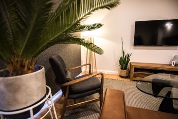 Wickham Newcastle Modern 1 Bed Apartment - Accommodation in Bendigo 3