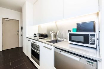 Executive Two Bed Penthouse Studio In The City - Accommodation in Bendigo 2