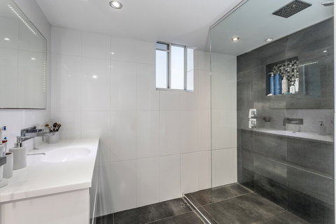 Penthouse On Suttons - Accommodation in Bendigo 4