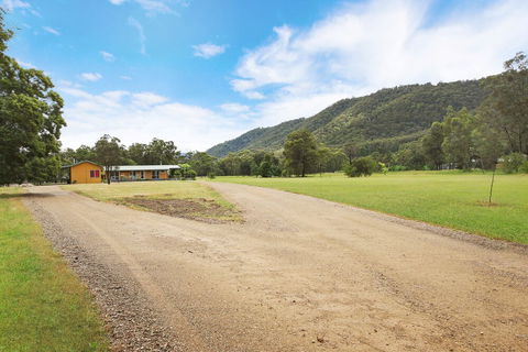 Feathertop Views And Dorm - Accommodation in Bendigo 0