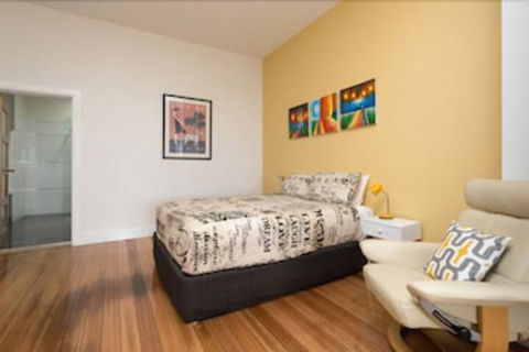 Penguin Waterfront Escape - Accommodation in Bendigo 3
