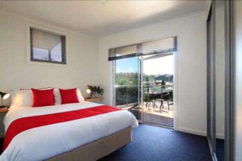 Penguin Waterfront Escape - Accommodation in Bendigo 6