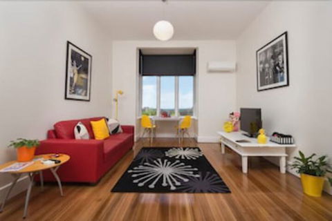 Penguin Waterfront Escape - Accommodation in Bendigo 7