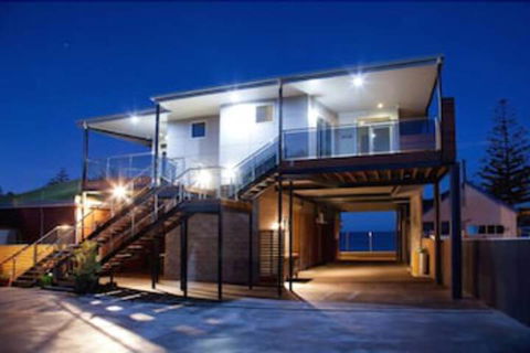 Penguin Waterfront Escape - Accommodation in Bendigo 1