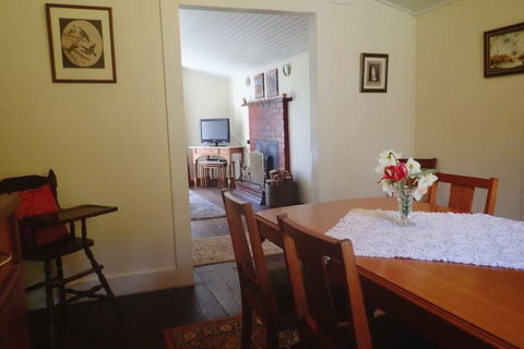 Glenbrook House And Cottage - Accommodation in Bendigo 6