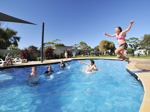NRMA Eastern Beach Holiday Park - Accommodation in Bendigo 1