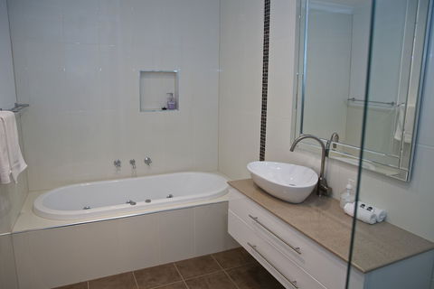 Yarra Glen Racecourse Apartments - Accommodation in Bendigo 4