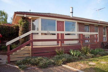 Yarra Glen Racecourse Apartments - Accommodation in Bendigo 0