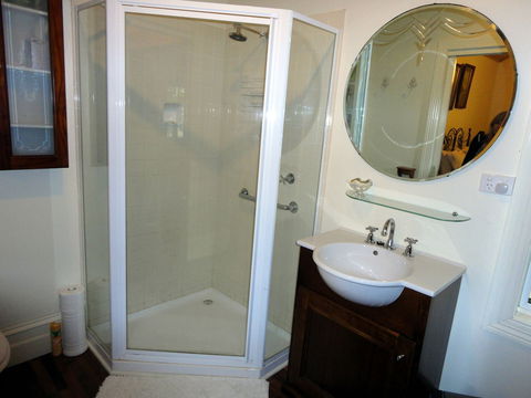 Stones Throw Cottage Bed & Breakfast - Accommodation in Bendigo 4