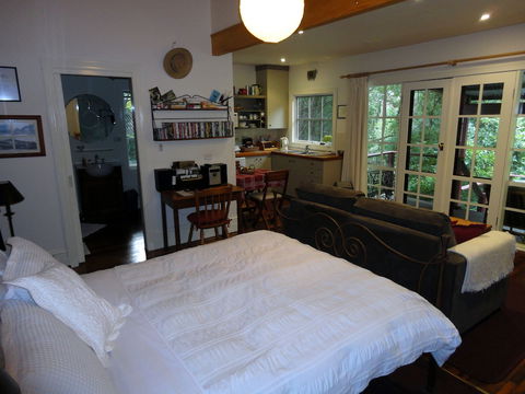 Stones Throw Cottage Bed & Breakfast - Accommodation in Bendigo 1