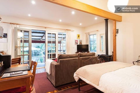 Stones Throw Cottage Bed & Breakfast - Accommodation in Bendigo 3