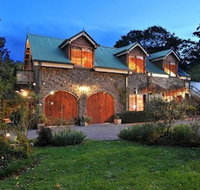 Mary Card's Coach House - Accommodation in Bendigo