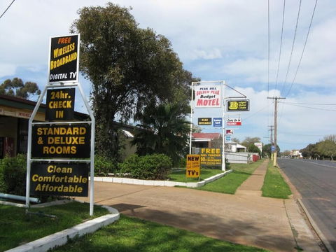 Peak Hill Golden Peak Budget Motel - Accommodation in Bendigo 2