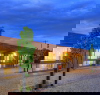 Motel Meneres - Accommodation in Bendigo