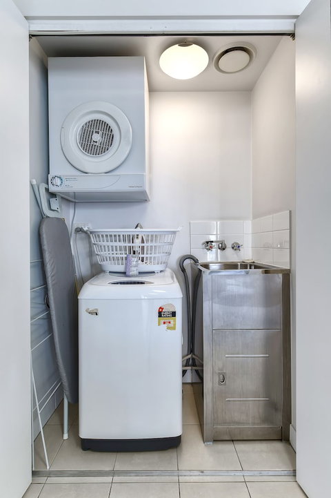 Flynn Brisbane - Accommodation in Bendigo 0