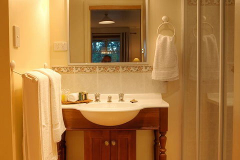 Accommodation Creek Cottages - Accommodation in Bendigo 5