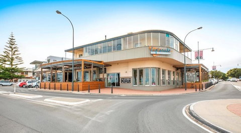 Esplanade Hotel - Accommodation in Bendigo 1