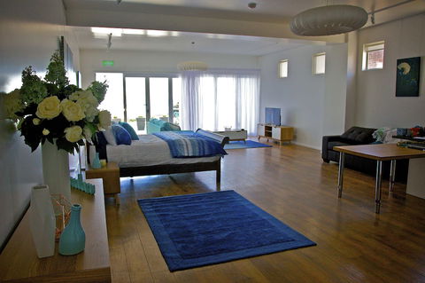 Penguin Beachfront Apartments - Accommodation in Bendigo 4