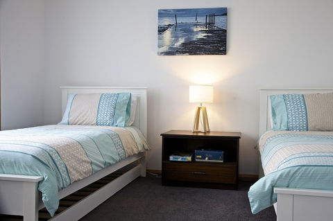 Penguin Beachfront Apartments - Accommodation in Bendigo 2