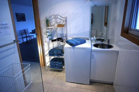 Penguin Beachfront Apartments - Accommodation in Bendigo 3