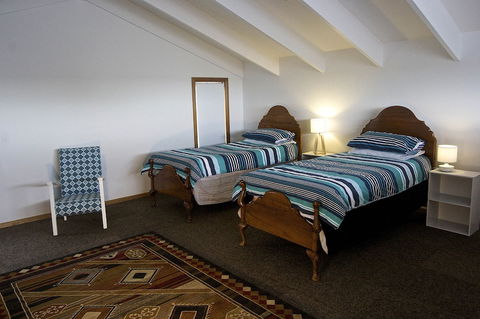 Penguin Beachfront Apartments - Accommodation in Bendigo 1
