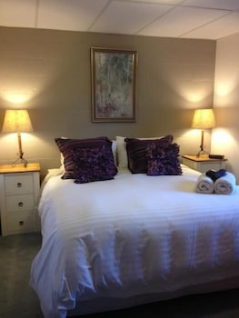 Forest Lodge Chalets - Accommodation in Bendigo 1