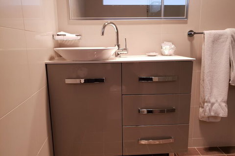 Leagues Motel - Accommodation in Bendigo 2