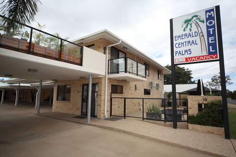 Emerald Central Palms Motel - Accommodation in Bendigo 2