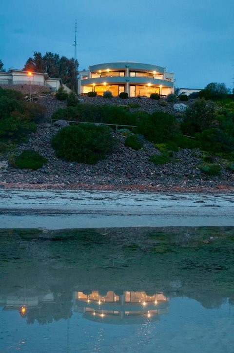 Cliff House Beachfront Villas - Accommodation in Bendigo 6