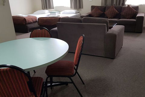 Earls Court Motor Inn - Accommodation in Bendigo 1