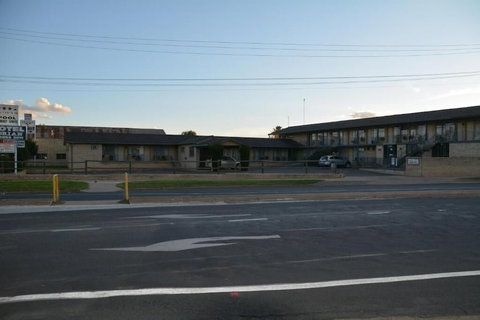 Adrian Motel - Accommodation in Bendigo 2