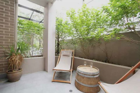 Bondi Beach Garden Apartment - Accommodation in Bendigo 6