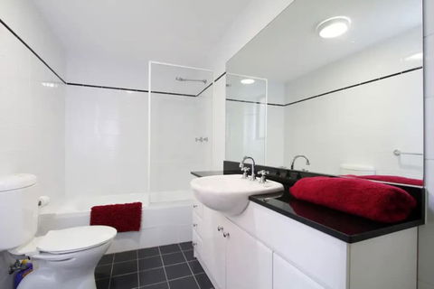 Bondi Beach Garden Apartment - Accommodation in Bendigo 2