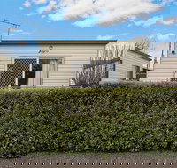 Lake Hamilton Motor Village  Caravan Park - Accommodation in Bendigo