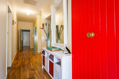 Indulge Homes - 77 Olive - Accommodation in Bendigo 3