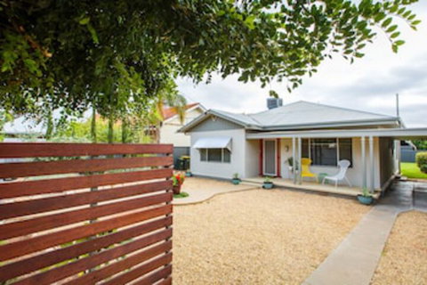 Indulge Homes - 77 Olive - Accommodation in Bendigo 0