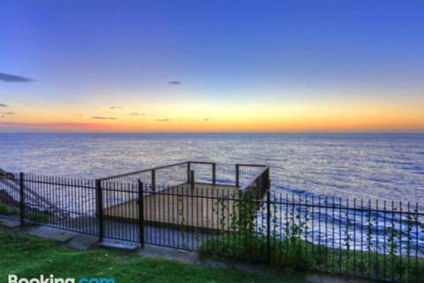 Dolphins At Sunset - Accommodation in Bendigo 7